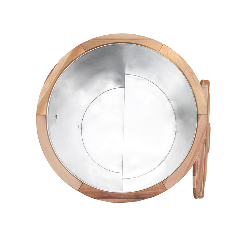 Bañera de madera fría