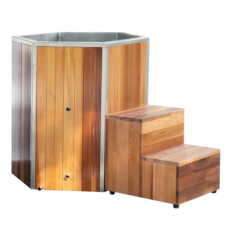 ¿Por qué elegir una bañera Cedar Cold Plunge con escalón de acceso para una máxima recuperación y bienestar?
